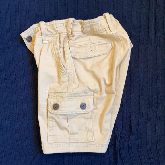 LEAVING CLOSET! 
Abercrombie Kids-CARGO SHORTS. Youth SIZE 7/8.  Tan. - Picture 5 of 7